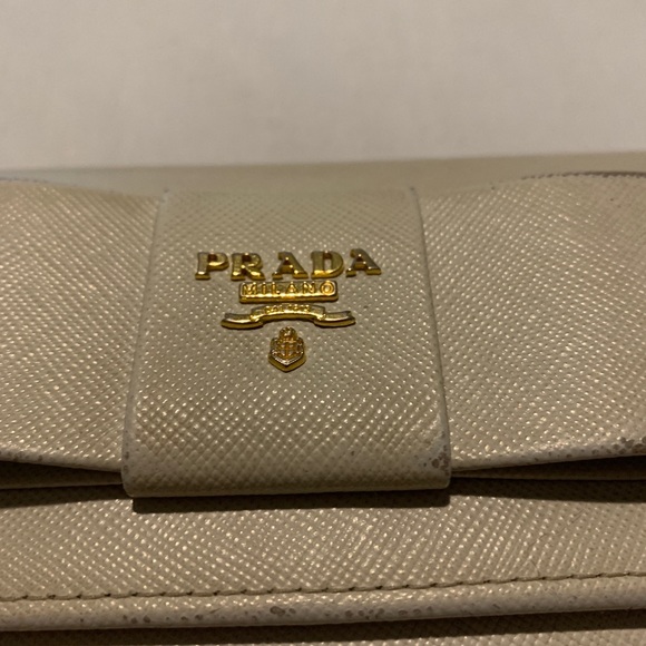 Genuine Prada bow tie wallet with authentication - Picture 3 of 16
